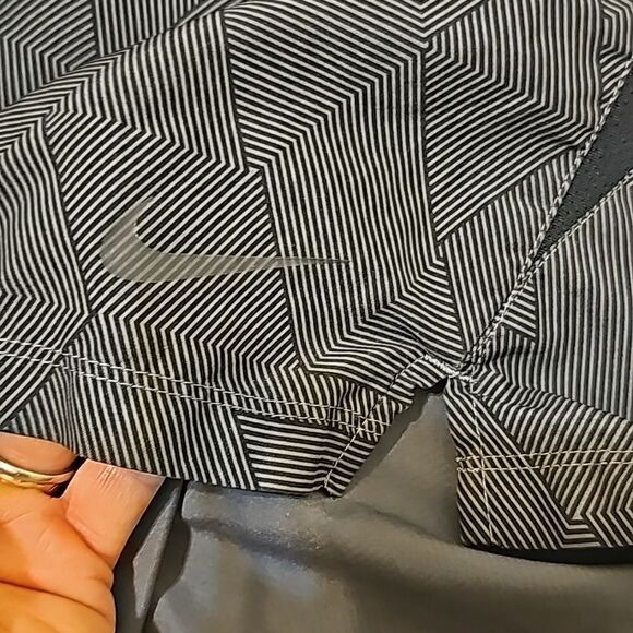 Nike men's swimming trunks size small - Picture 7 of 10